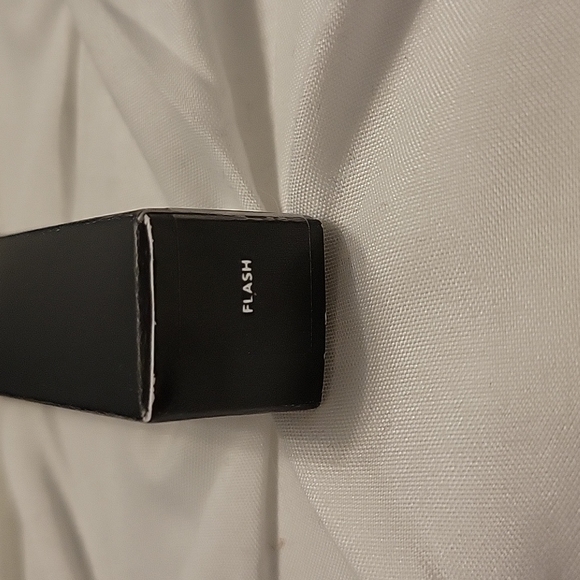 Haus labs glam attack liquid shimmer powder shade flash - Picture 2 of 3